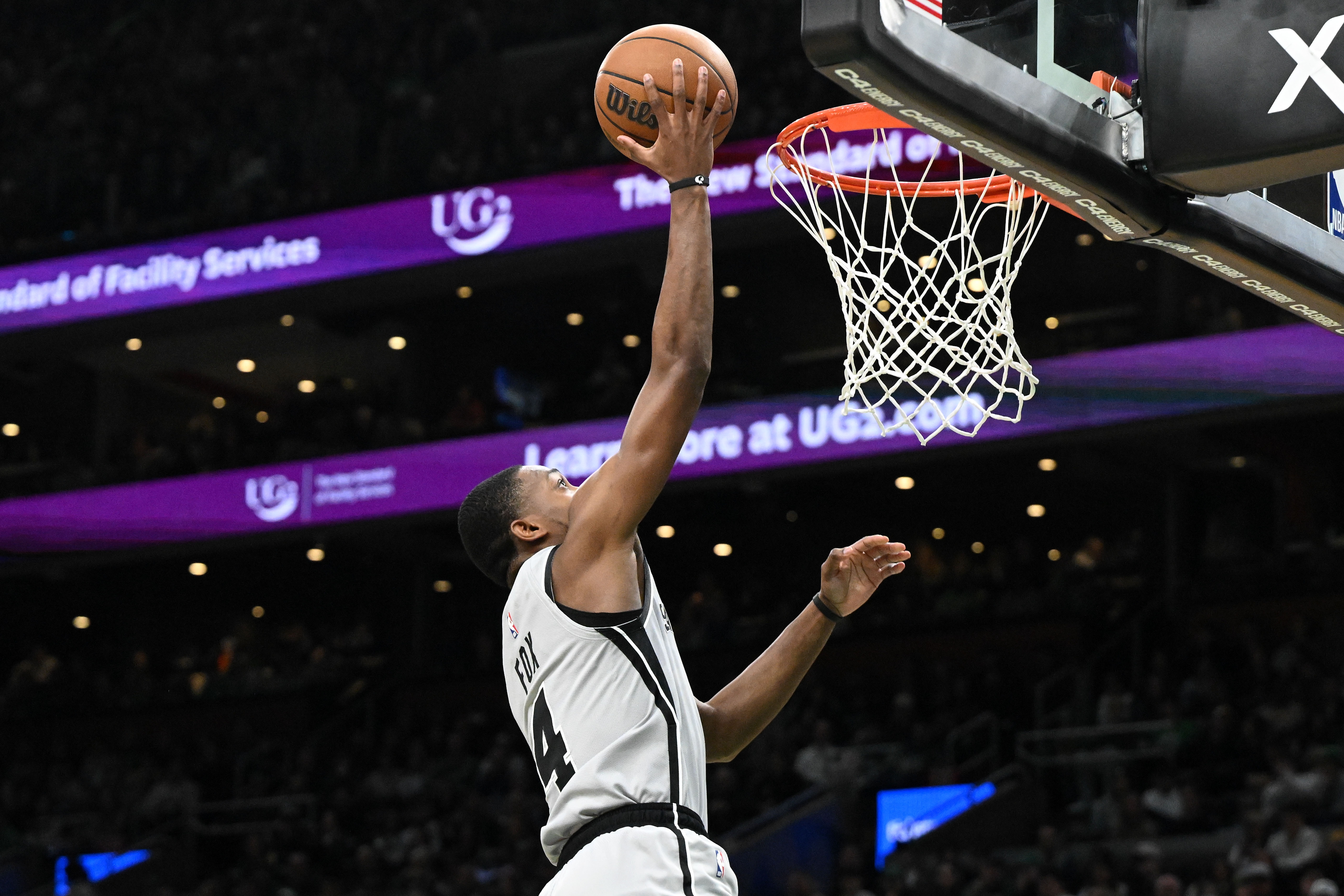 pg电子官网-飞狐碎敌！福克斯末节连取12分！全场13中10&amp;6三分砍31分5板5助！