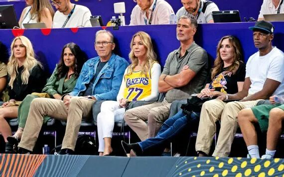 pg电子-巴斯家族内斗背后的政治风向|詹姆斯|珍妮|湖人|ESPN|珍妮-巴斯_新浪体育_新浪新闻