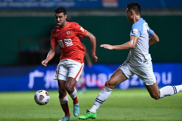 pg电子游戏-广州德比从不缺少故事 VAR抢镜剧情让人大跌眼镜